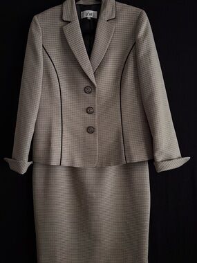 VTG Le Suit Tan & Black Trim 2pc Professional Button Up Jacket Skirt Sz 6